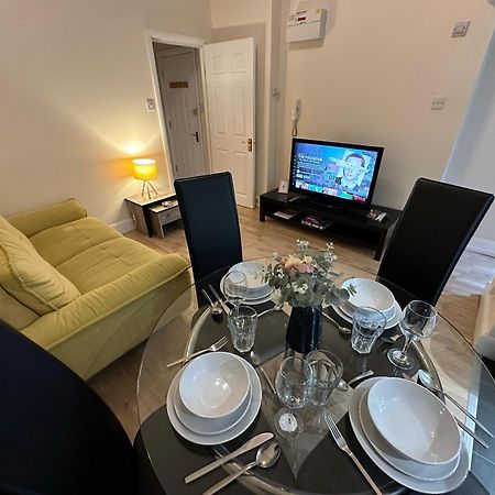 1-Bedroom Flat With Small Garden & Paid Parking In Finsbury Park, Highbury London Exterior photo
