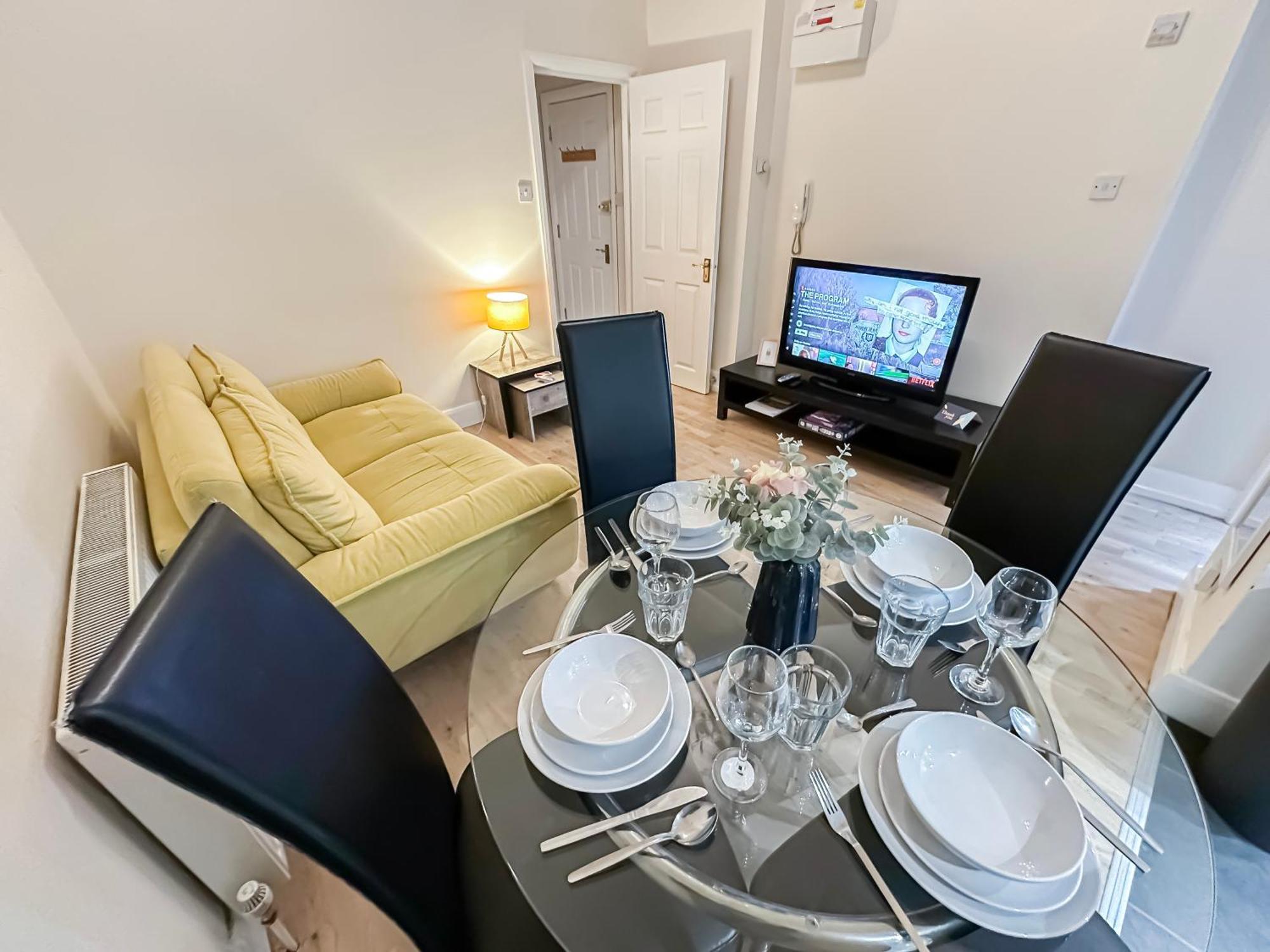 1-Bedroom Flat With Small Garden & Paid Parking In Finsbury Park, Highbury London Exterior photo