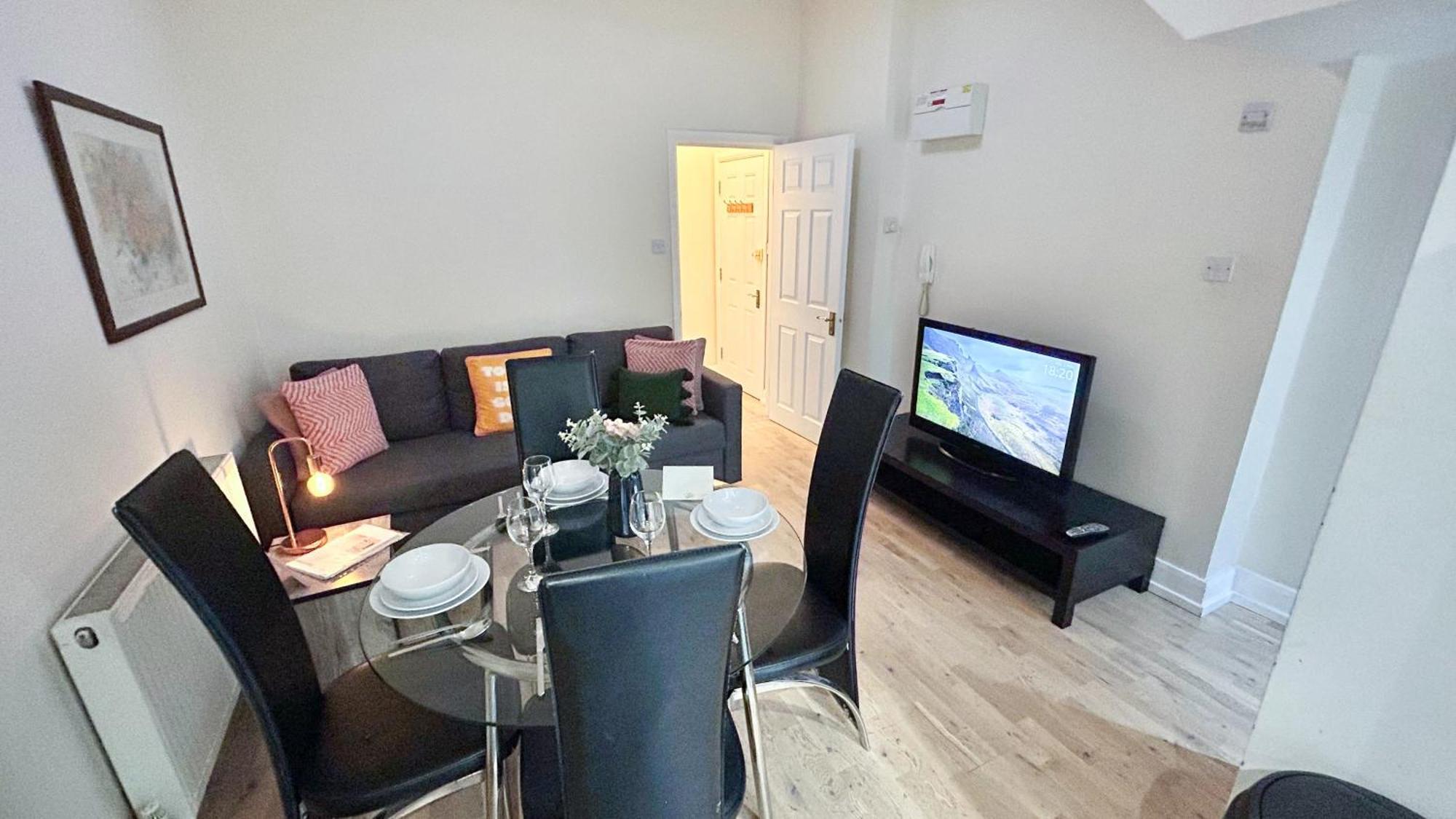 1-Bedroom Flat With Small Garden & Paid Parking In Finsbury Park, Highbury London Exterior photo