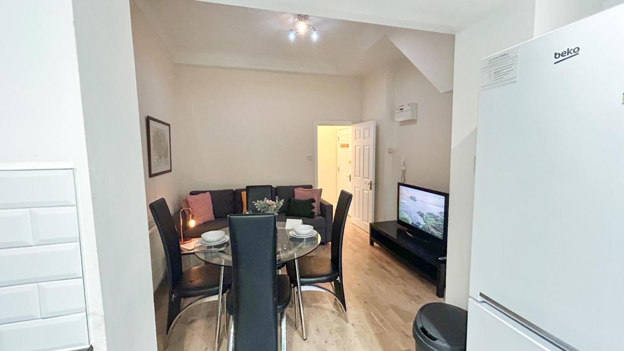 1-Bedroom Flat With Small Garden & Paid Parking In Finsbury Park, Highbury London Exterior photo