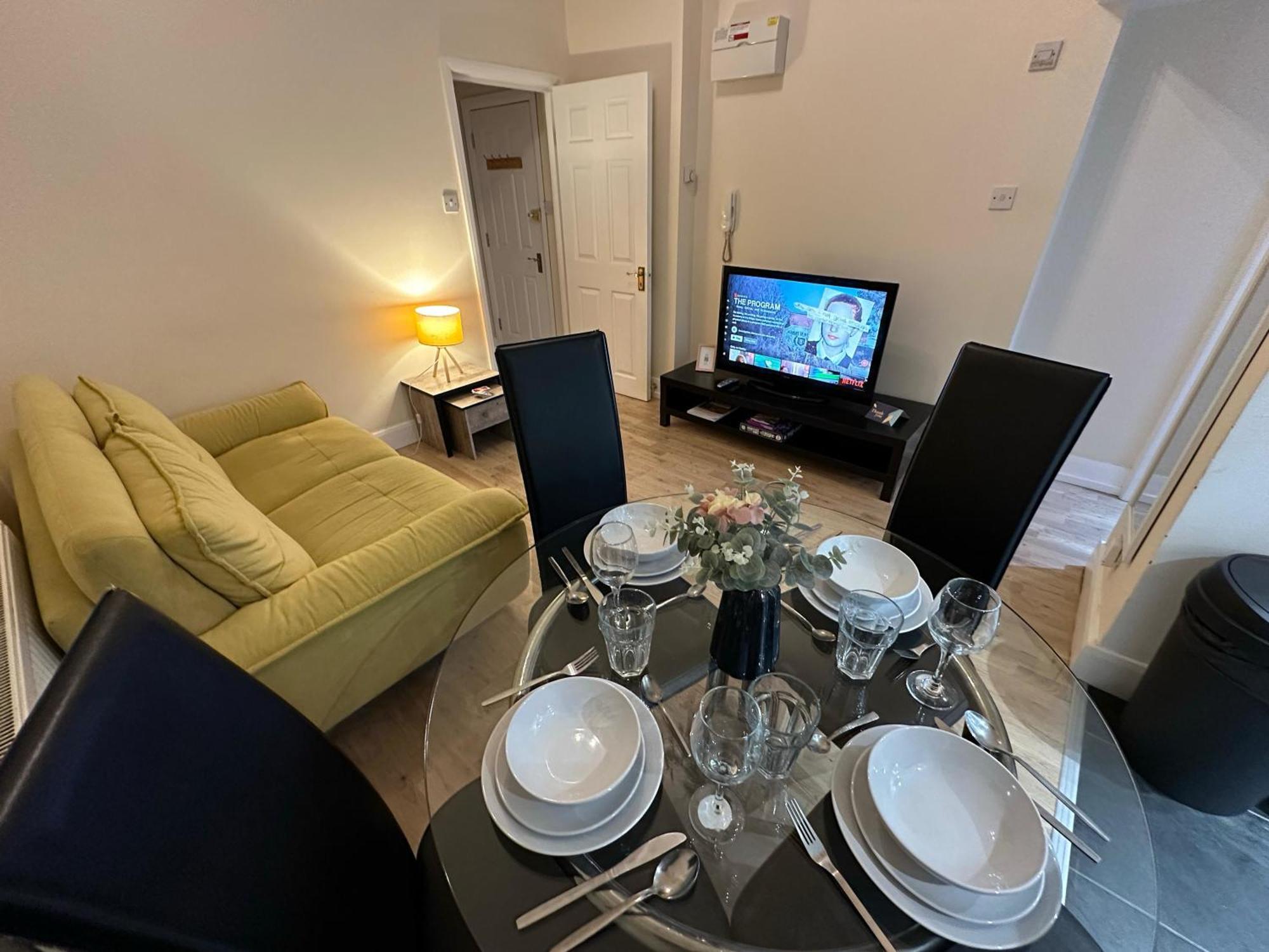 1-Bedroom Flat With Small Garden & Paid Parking In Finsbury Park, Highbury London Exterior photo