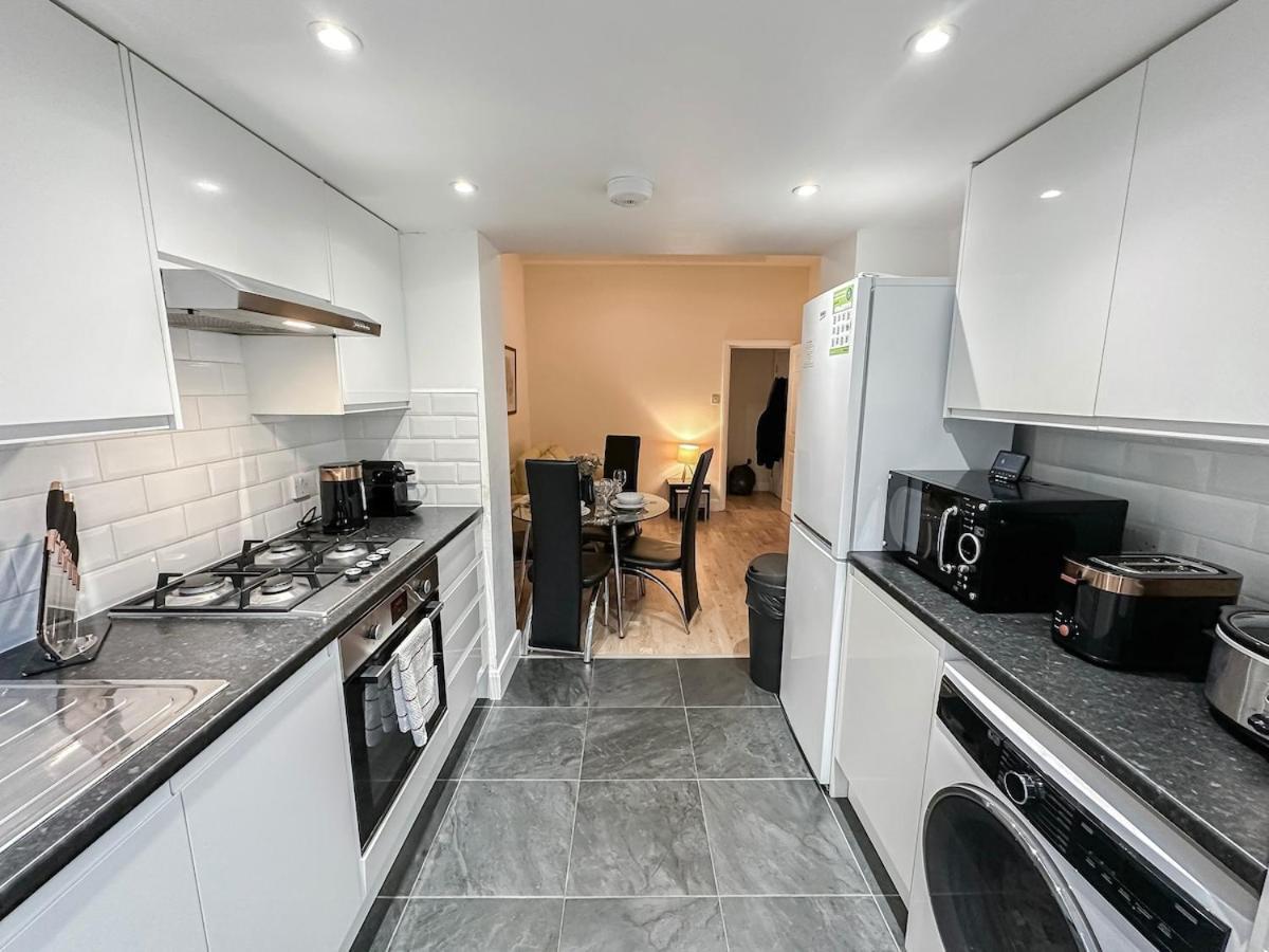 1-Bedroom Flat With Small Garden & Paid Parking In Finsbury Park, Highbury London Exterior photo